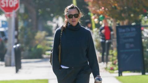 This $17 Sweater Looks Just Like Jennifer Garner’s Recent Style