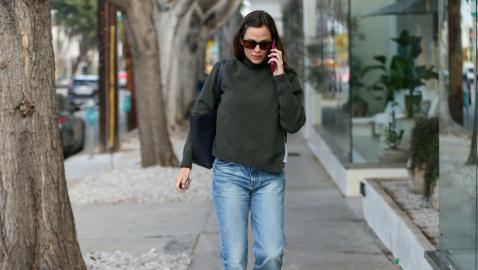 Shop Jennifer Garner's Slimming Bootcut Jeans Look for Just $28