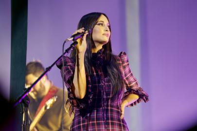 Kacey Musgraves Calls Out Fan Who ‘Ruined’ Concert by Grabbing Her Arm