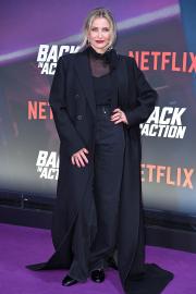 Cameron Diaz Ditches High Heels at 1st Premiere After 10-Year Break