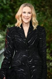 Catherine O'Hara Shares the Moira Rose Look She Took During Evacuation
