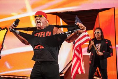 Hulk Hogan Booed During Debut of WWE's 'Raw' on Netflix