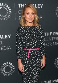 Kelly Ripa Reveals How Much Weight She Gained After Quitting Drinking