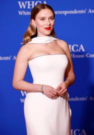 Why Scarlett Johansson Taught Her 10-Year-Old Daughter About 'Ghosting'