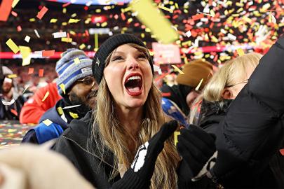 Taylor Swift Fan Recounts Getting Cheek Kiss From Singer at AFC Title Game