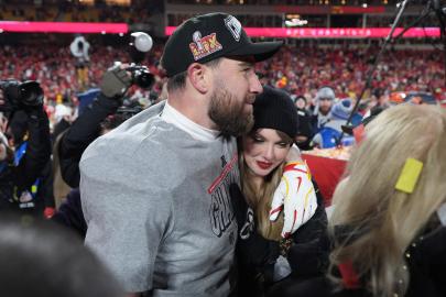 Travis Kelce Puts His Arm Around Taylor Swift After AFC Championship Win