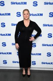 Amy Schumer Recreates Iconic ‘Trainwreck’ Knicks Dance 10 Years Later