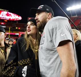 How Taylor Swift Is ‘Supporting’ Travis Kelce After Super Bowl Loss