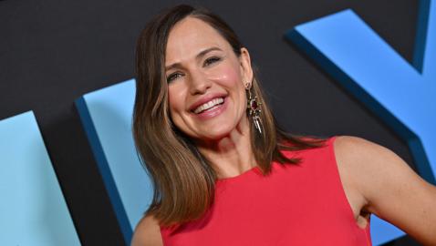 Jennifer Garner's Go-To Cream Blush Has Been Popular Since the 90s