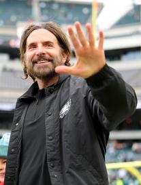 Bradley Cooper Hands Out Cheesesteaks to Eagles Fans Before Super Bowl