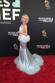 Sabrina Carpenter Shows Off Princess Transformation at 2025 Grammy Awards