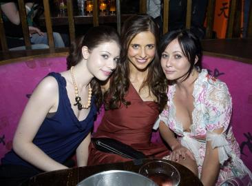 Sarah Michelle Gellar Posts Pic with Michelle Trachtenberg, Shannen Doherty
