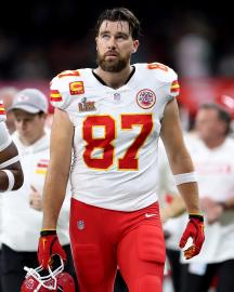 Travis Kelce Has Worst Super Bowl of His Career as Chiefs Lose in Blowout