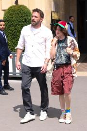 Ben Affleck’s Child Fin Shows Off New Hairstyle During Trip to Aquarium
