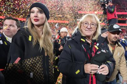 Taylor Swift Arrives at Super Bowl 2025 in White Blazer: Outfit Details