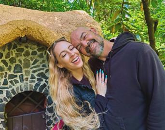 Aaron Goodwin, Wife Posed for Cozy Photo 1 Week Before Alleged Murder Plot