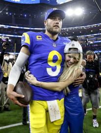 4 Ways Kelly Stafford Faces Life, Family and Football Head-On