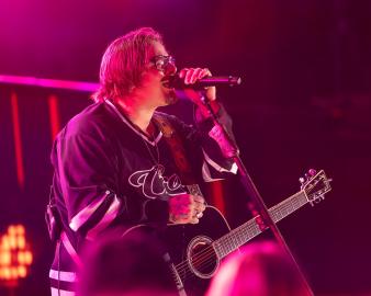 Hardy Shares 2 of His Wildest Tour Moments — Both Involving Prosthetic Legs