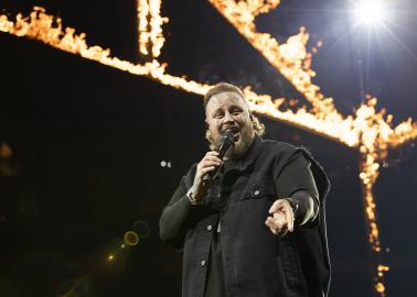 Jelly Roll Shows Off Legs in Daisy Dukes in Ad Amid Weight Loss Journey