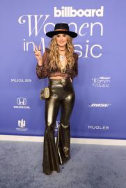 Is Lainey Wilson Going to Wear Bell-Bottoms at Her Wedding? She Says ...