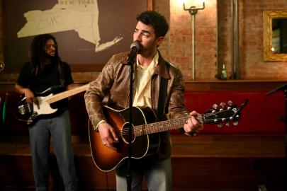 Joe Jonas Goes Offline to Debut New Song ‘Heart By Heart’