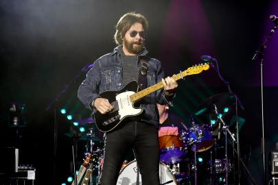 Brooks and Dunn’s Ronnie Dunn Concerns Fans by Walking Off Stage Mid-Encore
