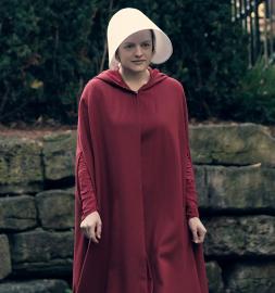 Elisabeth Moss Knows Which 'Handmaid's Tale' Crew Member Wants Her Underwear