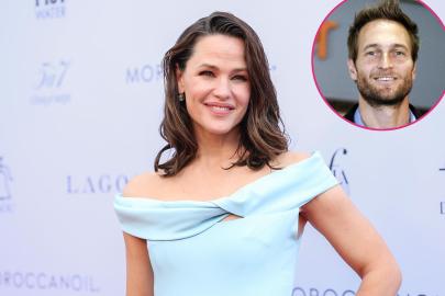 Jennifer Garner and Boyfriend John Miller Pack on the PDA in Rare Outing