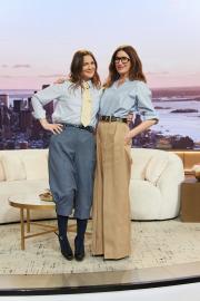 Kathryn Hahn Jokes Having a Teenager Is Like Being in a Toxic Relationship