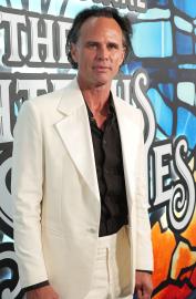 How White Lotus' Walton Goggins Kicks Off His Mornings ‘Sans Clothes’