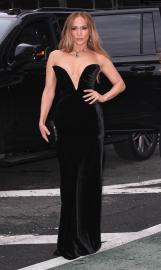 Jennifer Lopez Says Her Body Is 'Better Than Ever' in Seflie After Divorce