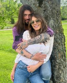 Elizabeth Hurley Billy Ray Cyrus' Romance: 7 Revelations and Reactions