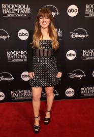 Kelly Clarkson Reveals She Wants Compliments Over Dramatic Weight Loss