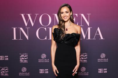 Jessica Alba Seen Looking Cozy With Mystery Man Amid Cash Warren Divorce