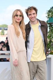 Jennifer Lawrence and Robert Pattinson Talk About ‘Embarrassing’ Sex Scenes