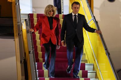 French President Emmanuel Macron Smacked in the Face by Wife in Viral Video