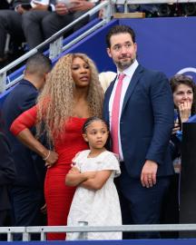 Serena Williams Hilariously Lets Her 16-Month-Old Daughter Do Her Makeup