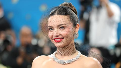 Miranda Kerr's Met Gala Hair Stayed Slick With This $16 Wand