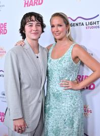 Anna Camp Addresses Critics of 18-Year Age Gap With 'Mature' Girlfriend