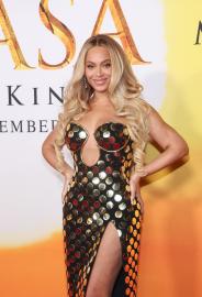 Beyonce’s Pants Fall Down on the ‘Cowboy Carter Tour’: See the Moment