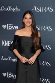 Olivia Munn Says Fans’ Negative Comments Caused Her to Pull Out Her Lashes
