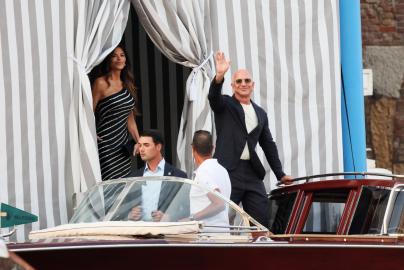 Lauren Sanchez Gives 1st Glimpse of Wedding Dress After Marrying Jeff Bezos
