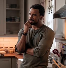 'Ginny and Georgia' Fans Have a Bizarre Theory That 1 Character Is AI