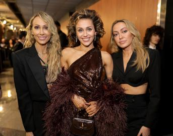 Miley Cyrus Bonds With Mom Tish and Sister Brandi Over All Being ‘Cougars’