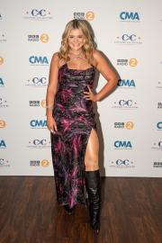 Lauren Alaina Responds to Mom-Shamer Questioning How She Feeds Her Baby
