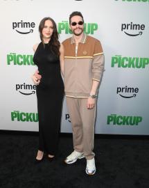 Pete Davidson's GF Elsie Hewitt Shows Off Baby Bump on Red Carpet