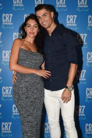 Cristiano Ronaldo's Fiancee Shows Off Giant Ring While Announcing Engagement