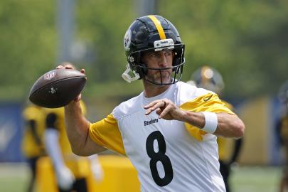 All the Clues About the Identity of Aaron Rodgers' New Mystery Wife