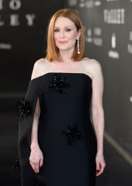 Julianne Moore, 64, Shows Off Her Natural Beauty and Bikini Body