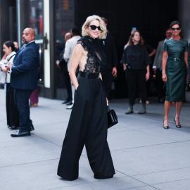 Naomi Watts Handles Lace Wardrobe Malfunction With Style During NYFW